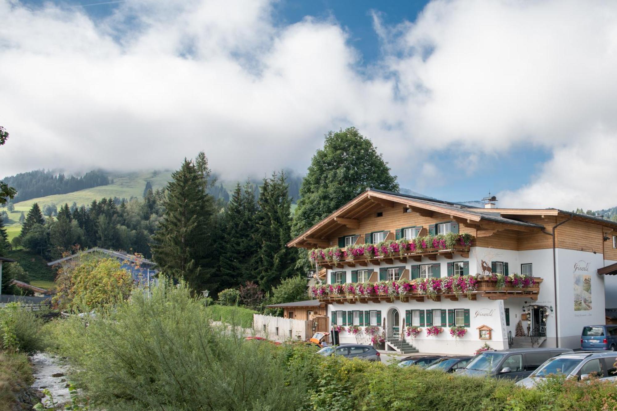 Gourmet-Hotel Gruenwald Леоганг Екстериор снимка
