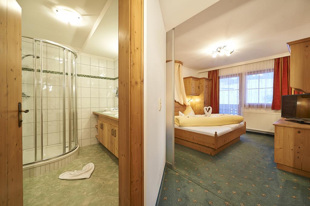 Gourmet-Hotel Gruenwald Леоганг Екстериор снимка