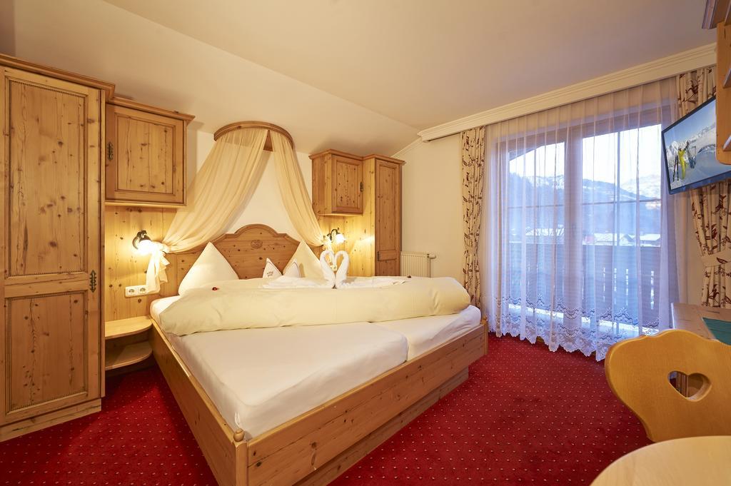 Gourmet-Hotel Gruenwald Леоганг Екстериор снимка