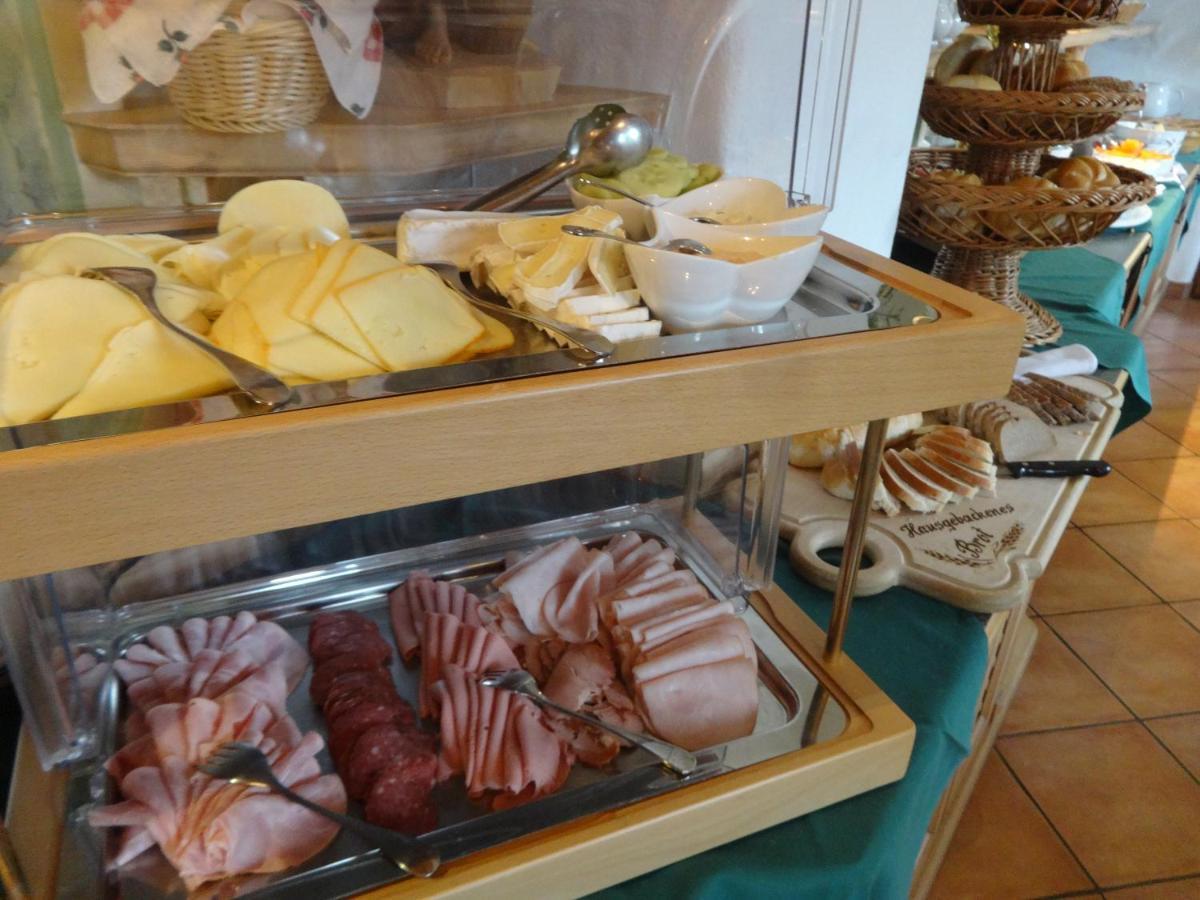 Gourmet-Hotel Gruenwald Леоганг Екстериор снимка