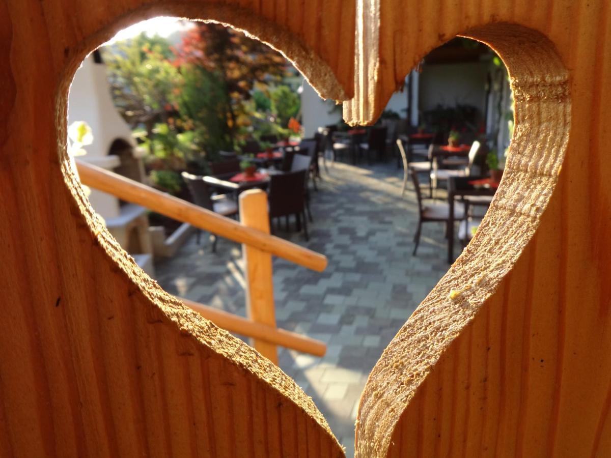 Gourmet-Hotel Gruenwald Леоганг Екстериор снимка